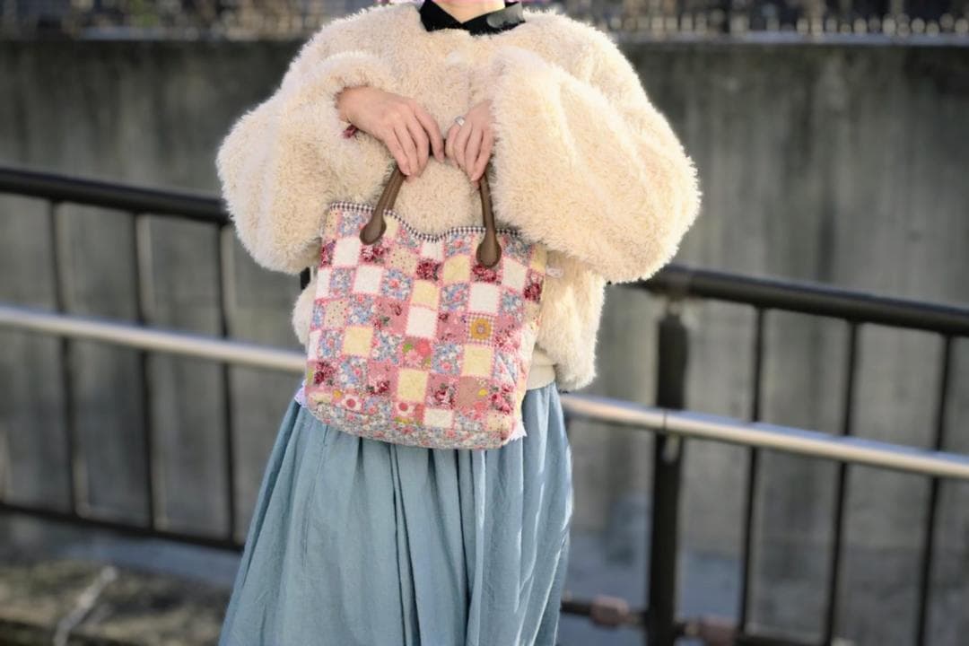 刺繍のパッチワークキルトトートバッグ