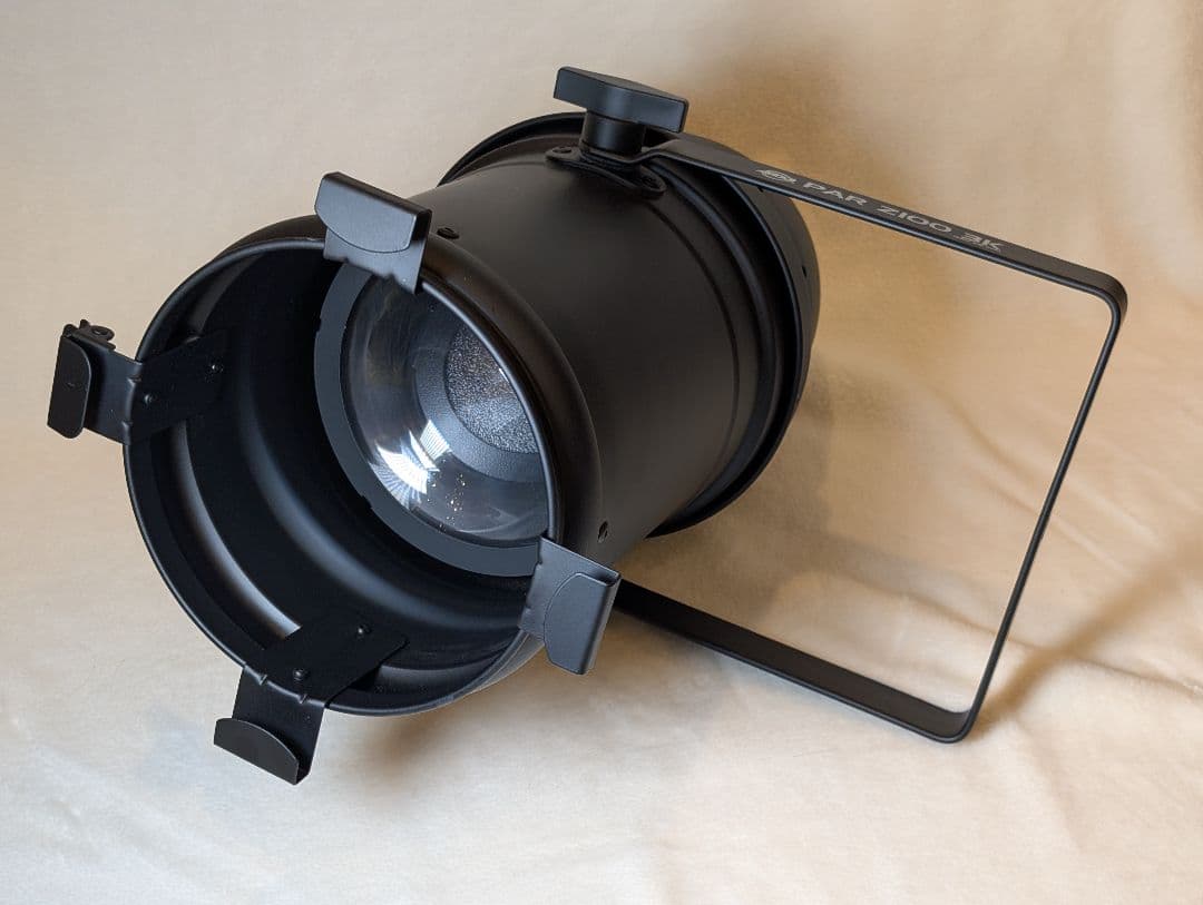 ①American DJ PAR Z100 3K スポットライト