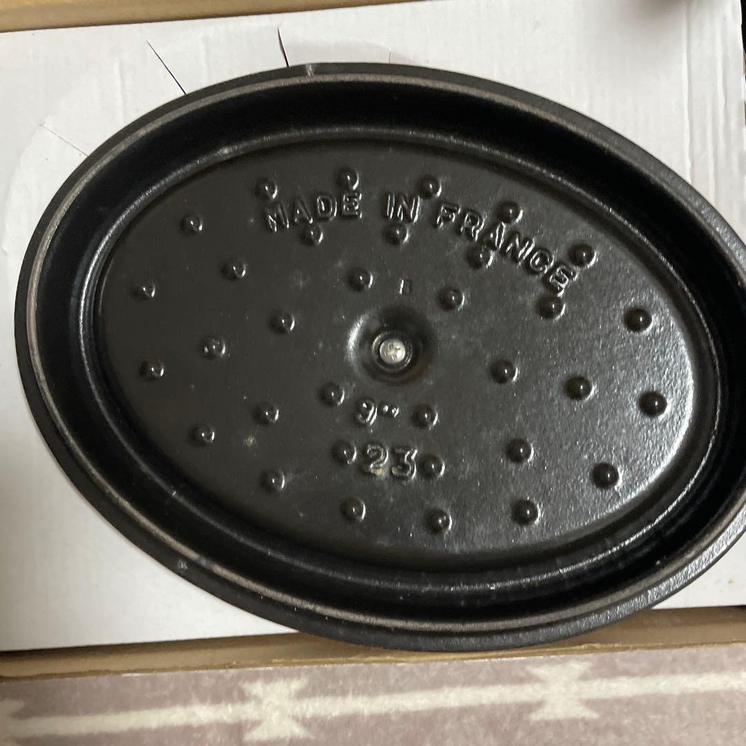 桶桶様、staub 両手鍋 9インチ フランス製新品、箱、取説有り