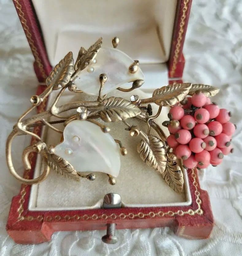 コーラルカボションの花 シェル 貝細工 ブローチ ヴィンテージと他2点