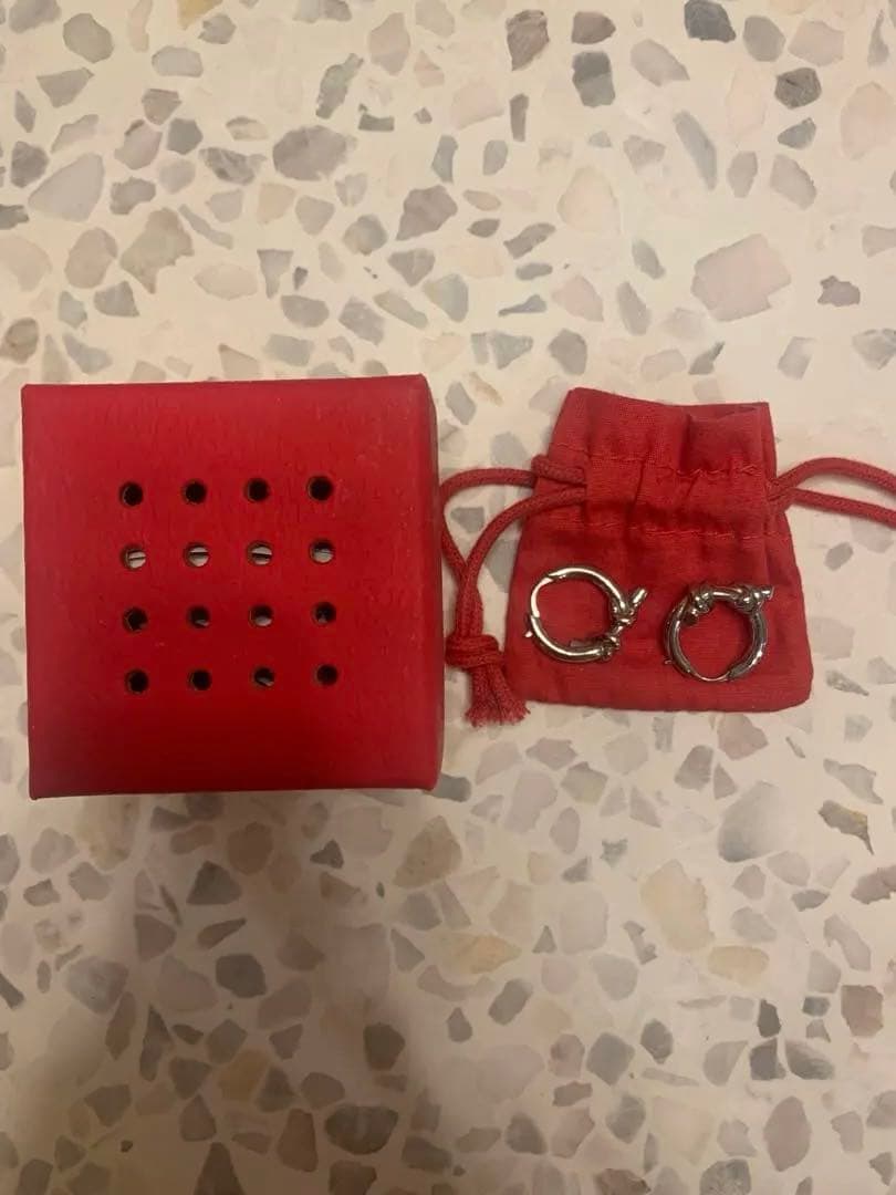 Dieselフープピアス 赤い箱付き