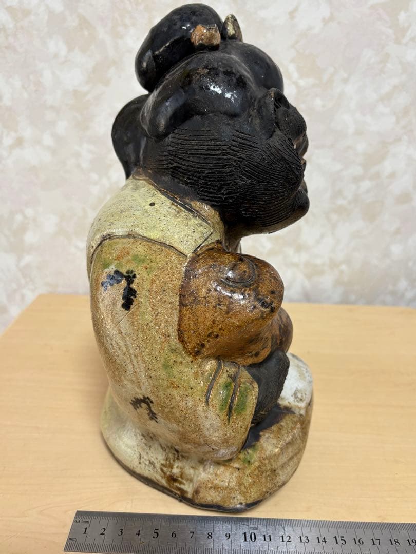 信楽焼　松茸を持つタヌキの置き物　狸庵　金運　商売繁盛　アンティーク