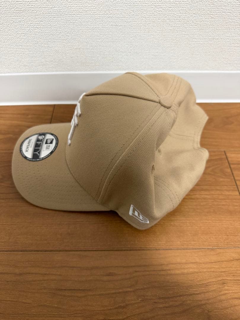海外限定 LA ニューエラ ドジャース 逆ロゴ ベージュ9FIFTY