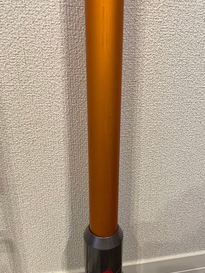 スタンド付 dyson ダイソン ハンディクリーナー v8 fluffy