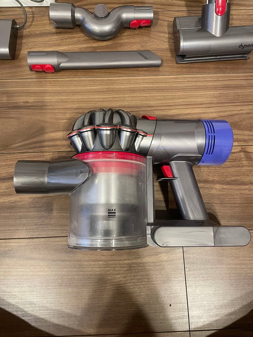 スタンド付 dyson ダイソン ハンディクリーナー v8 fluffy