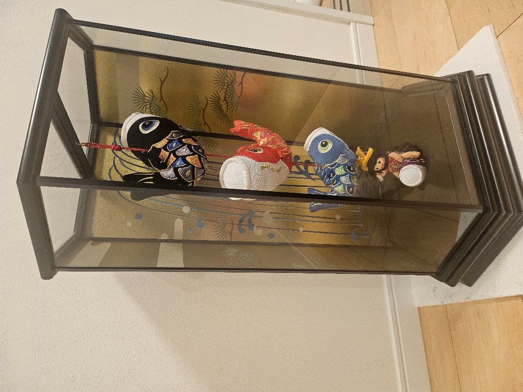 伝統的な布製鯉のぼり ガラスケース付き