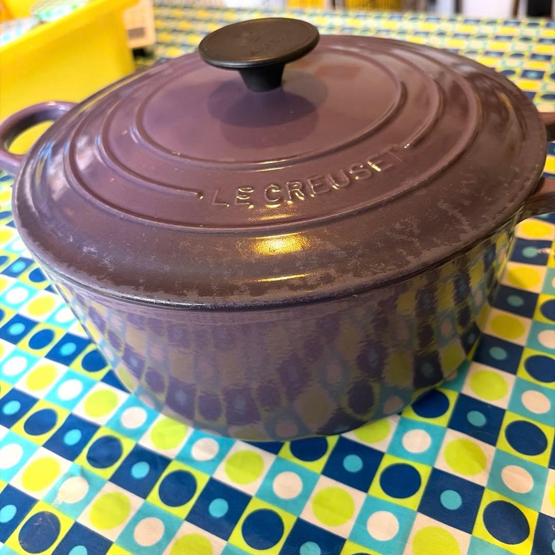 Le Creuset パープル　24