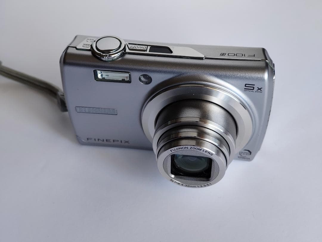 デジタルカメラ FUJIFILM FinePix F100fd