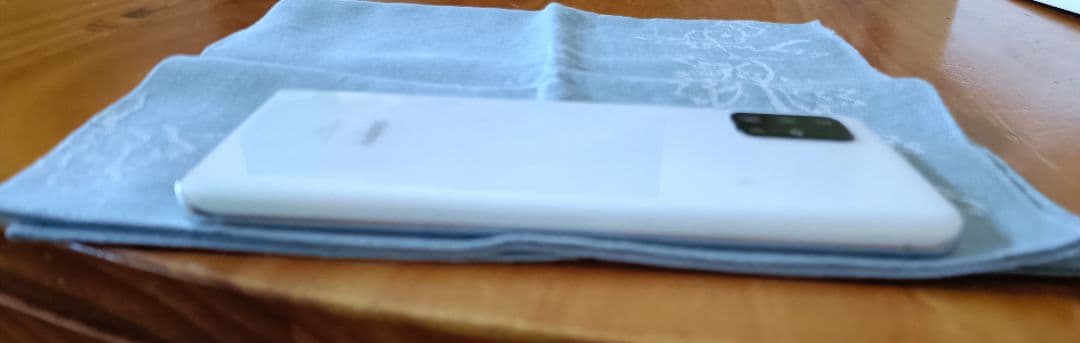 【動作確認済】GalaxyA51　ホワイト　初期化済　箱・取説・イヤホン未使用