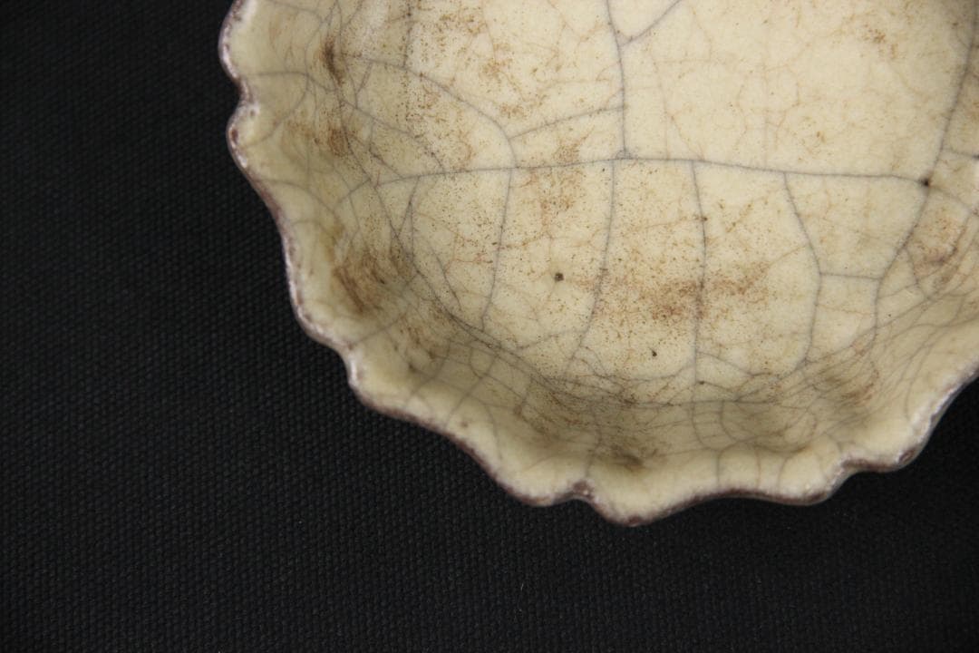 中国美術 開片釉 小皿　近代　哥窯　菱花形　茶道具　小鉢 裂紋釉 EN21-05