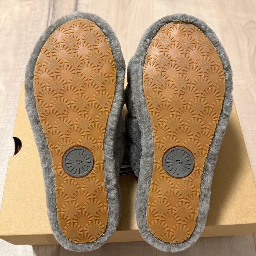 【未使用】UGG フラッフ イヤー スライド ファーサンダル 24cm