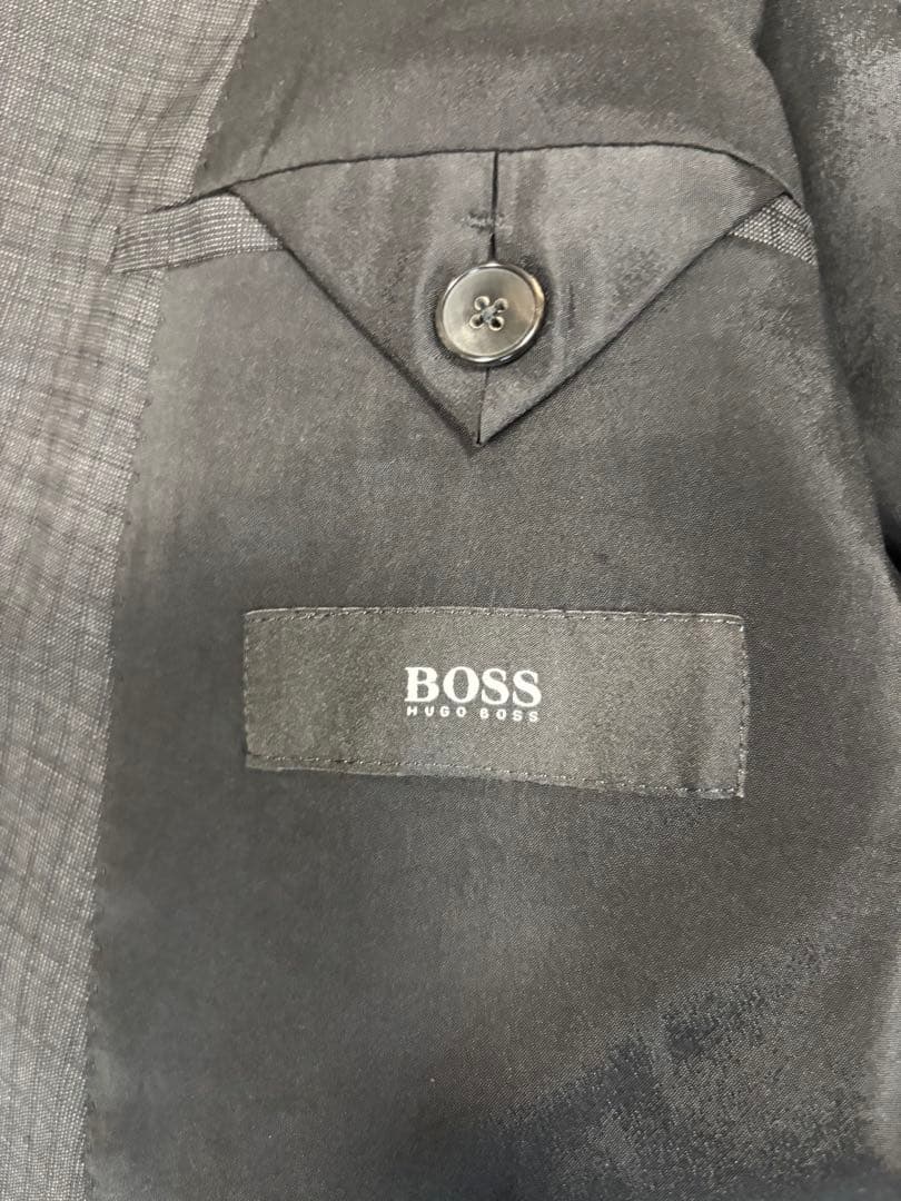 HUGO BOSS（ヒューゴボス)ダークグレー チェック柄 ビジネススーツ