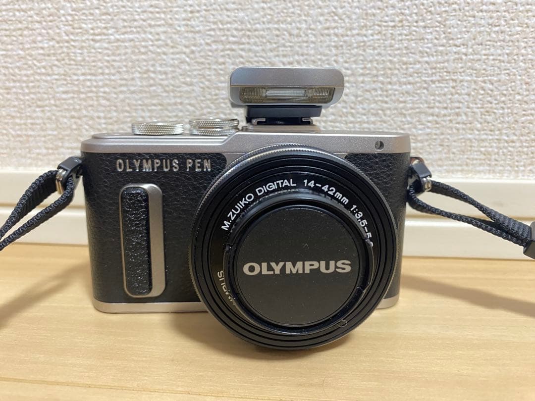 【シャッター少】OLYMPUS PEN E-PL8 ブラック14-42mmレンズ