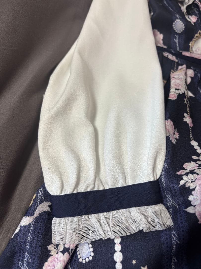 LIZLISA ジュエリー柄ワンピース ネイビーです。