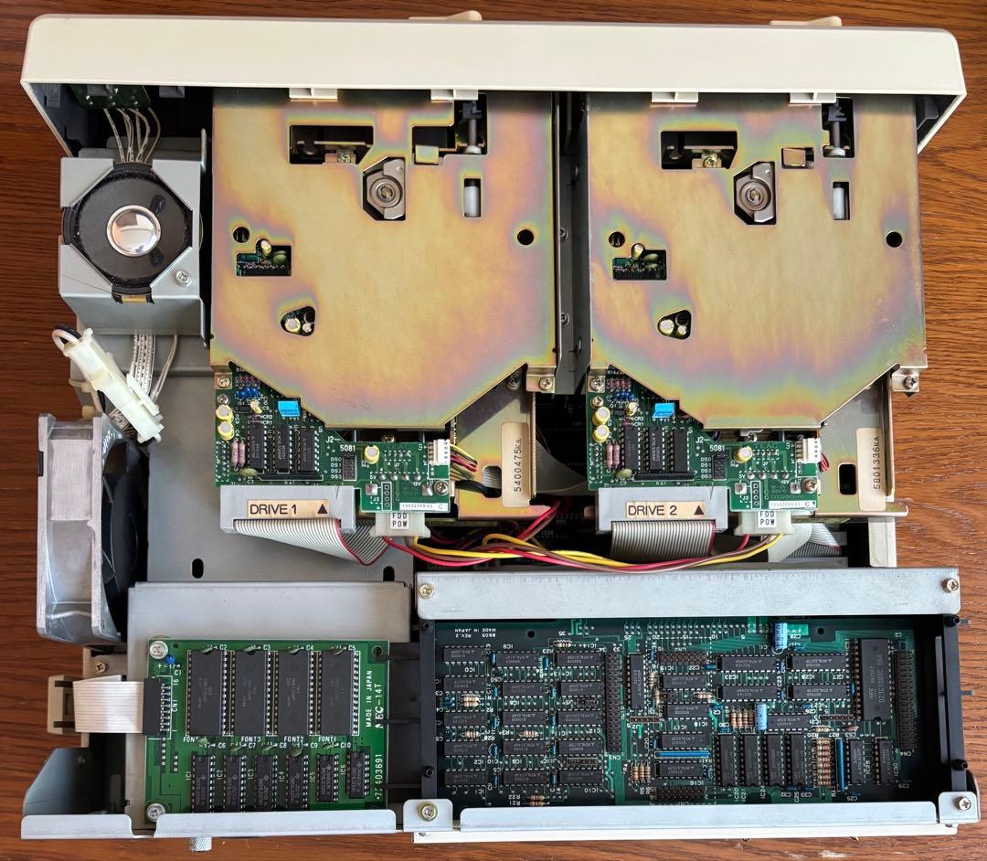 PC-8801mkIISR 本体とキーボード、15kHz液晶モニタ付き動作品