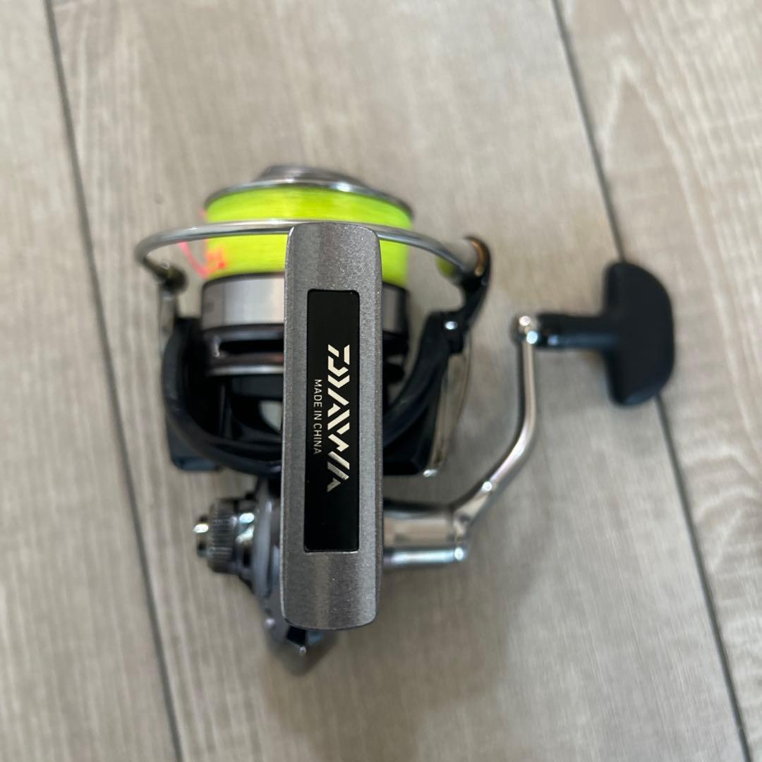 DAIWA CALDIA 3000 スピニングリール 収納袋付き