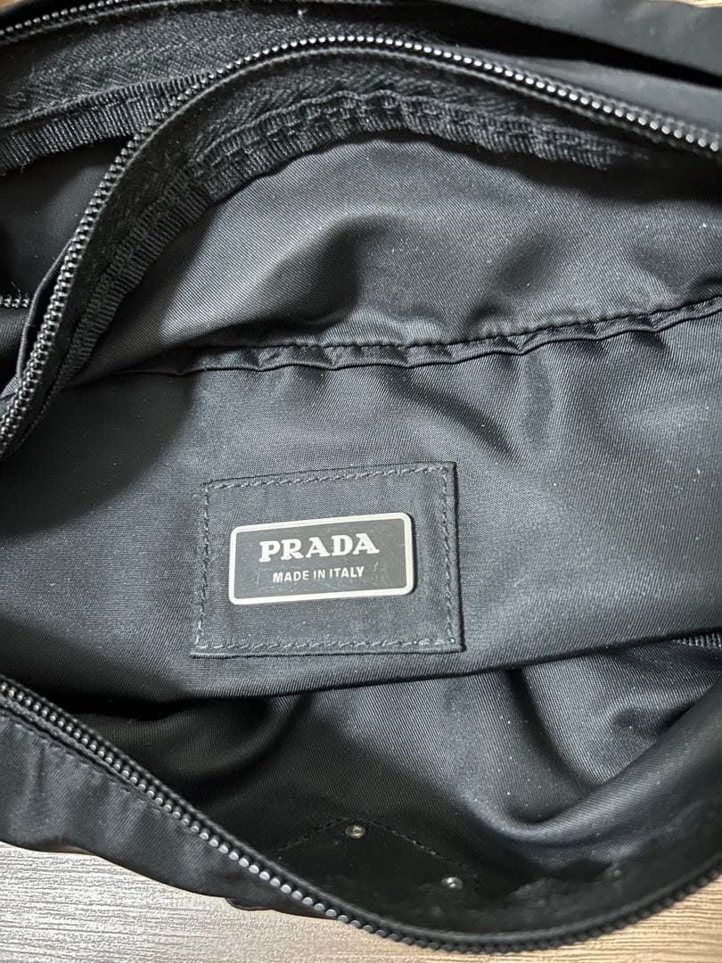 新品同様PRADA ブラック ボディバッグ、ウエストポーチ、ファニーパック