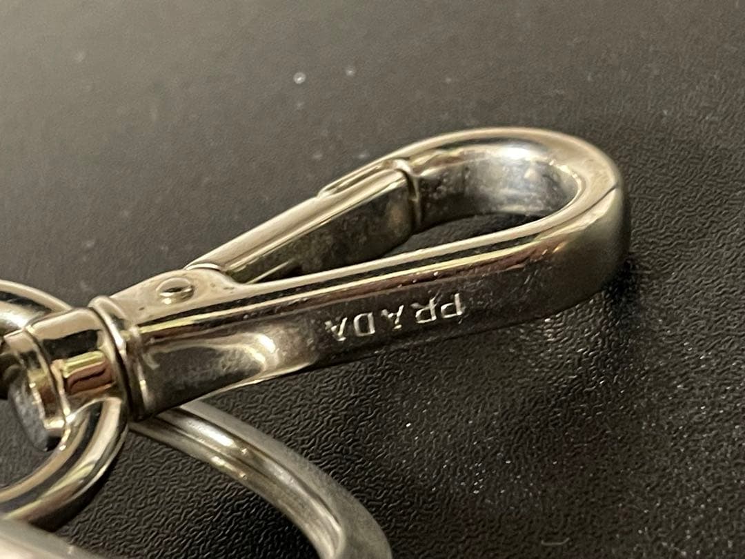 プラダ キーホルダー チャーム キーリング ロボット エドワード サフィアーノ