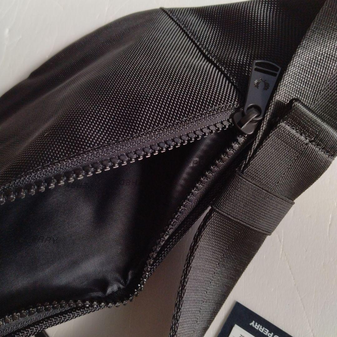 FRED PERRY　フレッドペリー　バッグ　ウエストポーチ　ブラック