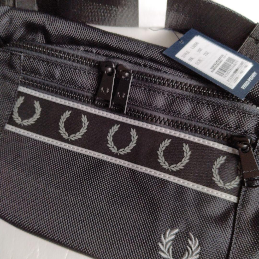 FRED PERRY　フレッドペリー　バッグ　ウエストポーチ　ブラック
