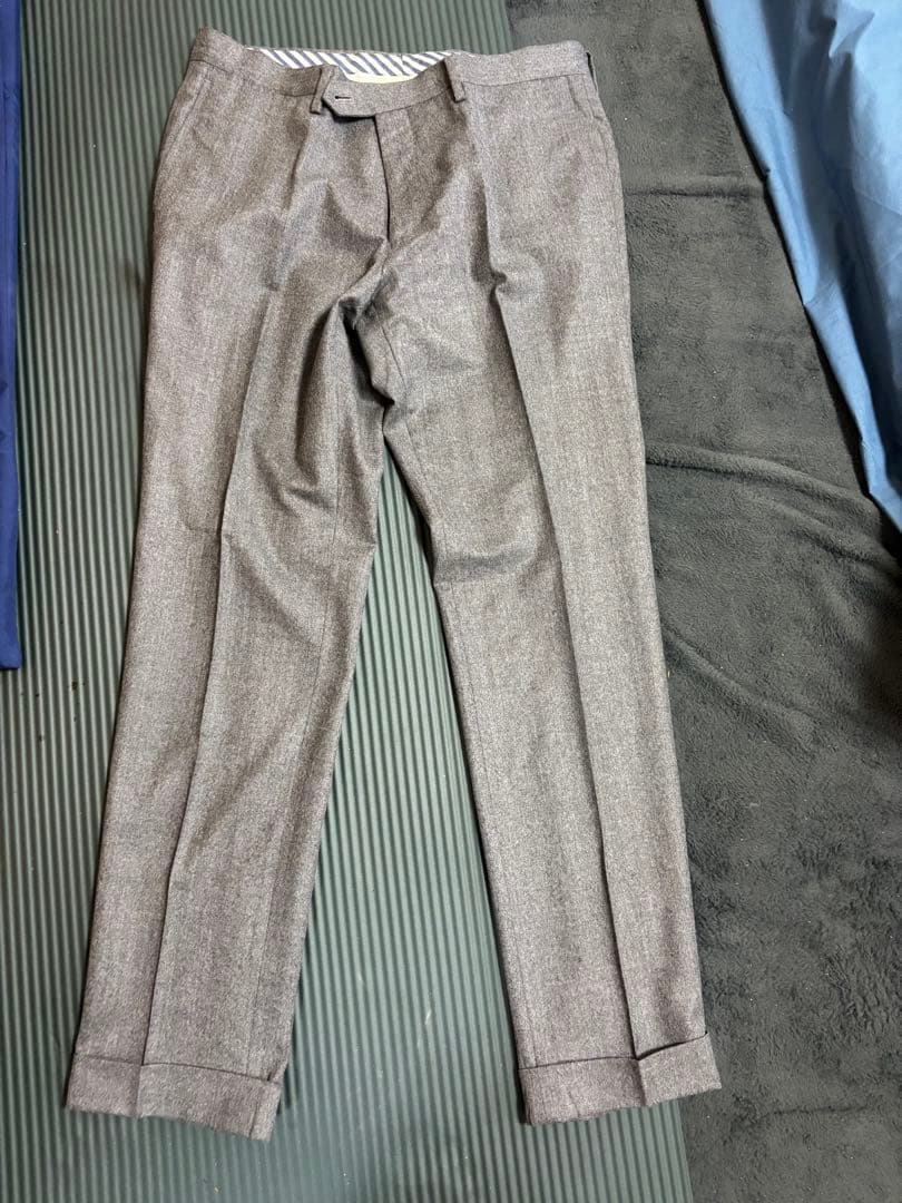 ウール素材(Canonico)のグレーのビジネスジャケット&パンツ