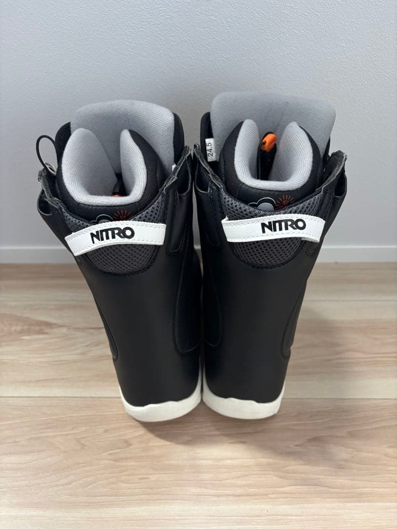 NITROのスノボー用ブーツ 24.5cm