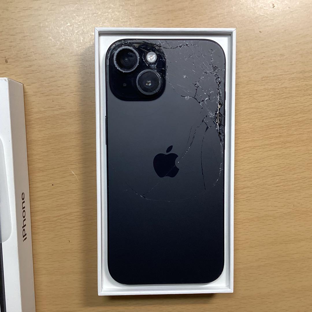 iPhone 15ブラック ケース付き