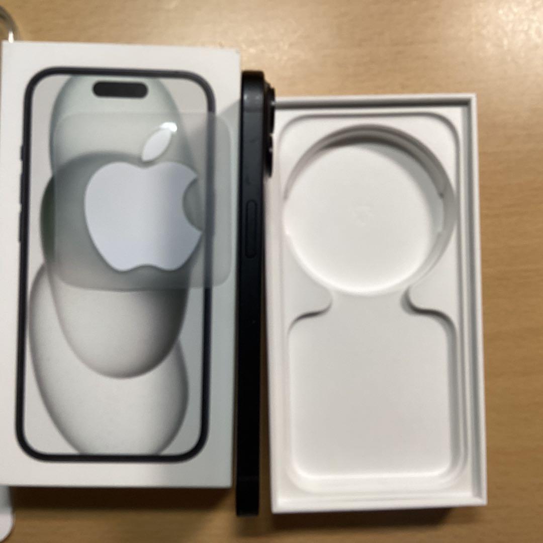 iPhone 15ブラック ケース付き