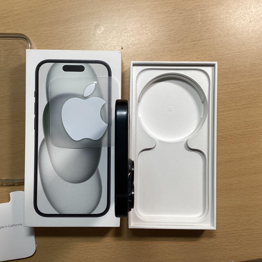 iPhone 15ブラック ケース付き