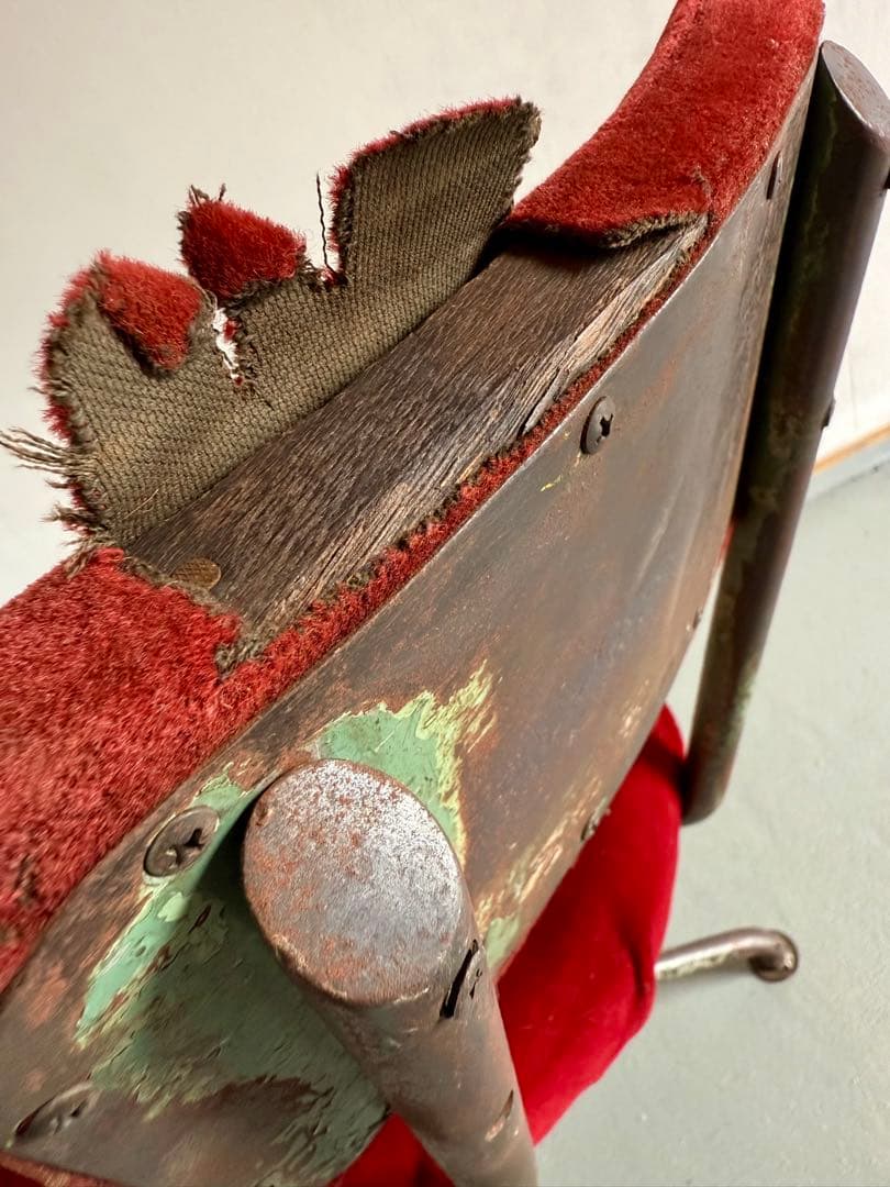 鉄脚 椅子 モケットチェア 電車？