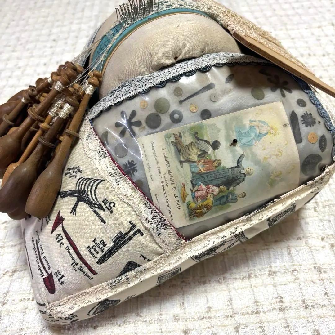ボビンレース　ローラーピロー　クッサン　レース・木製ボビン付き　アンティーク