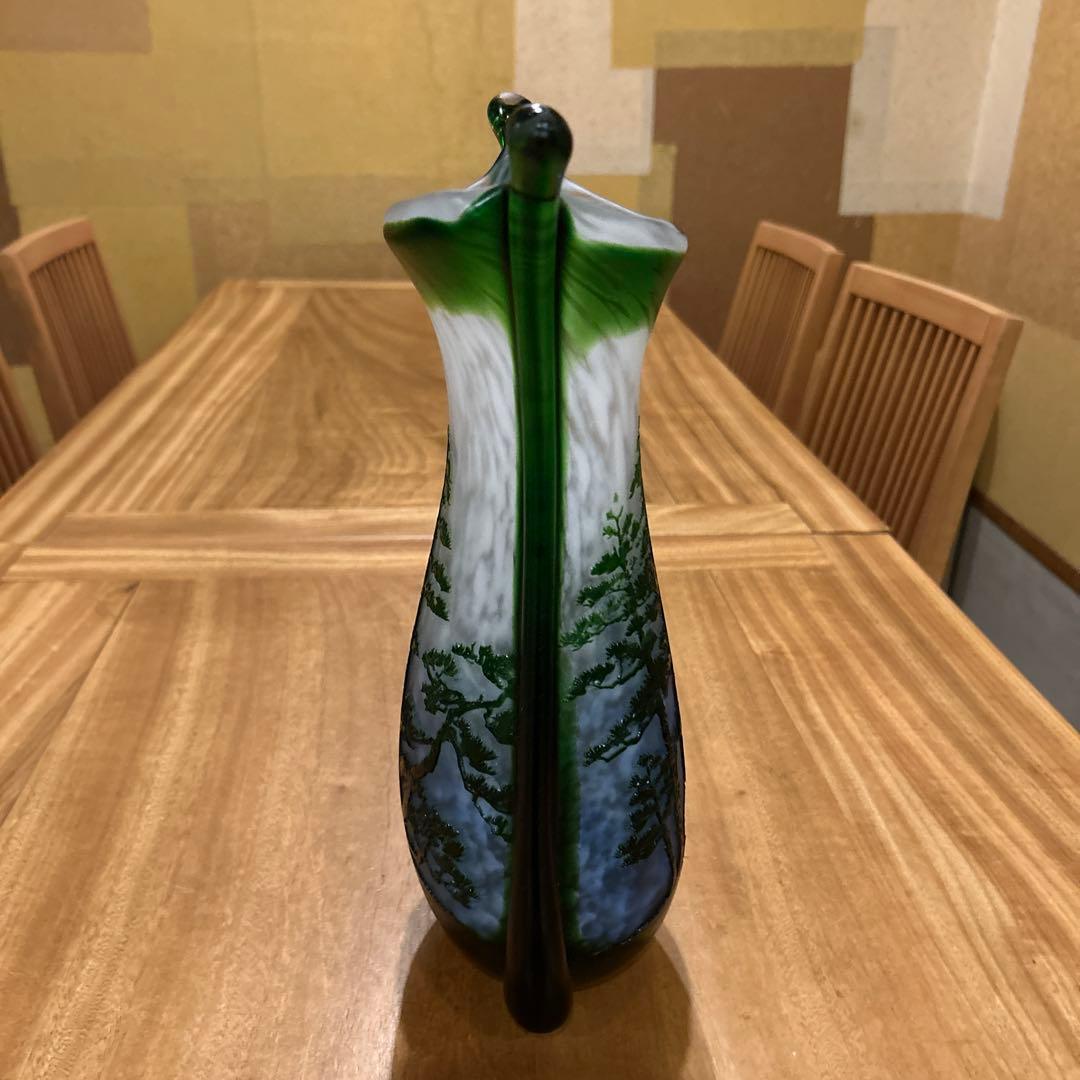 中国製　透かし彫刻花瓶　ガラス　緑松