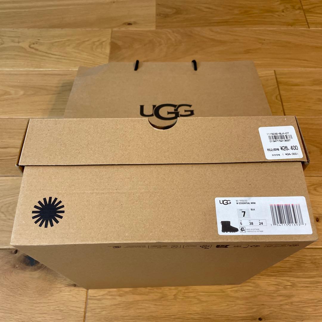 【新品未使用】UGG エッセンシャルミニ 黒色 US7 ムートンブーツ
