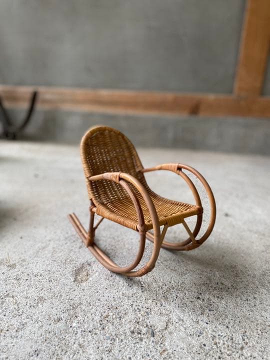 ビンテージ  ラタン 小さなロッキングチェア