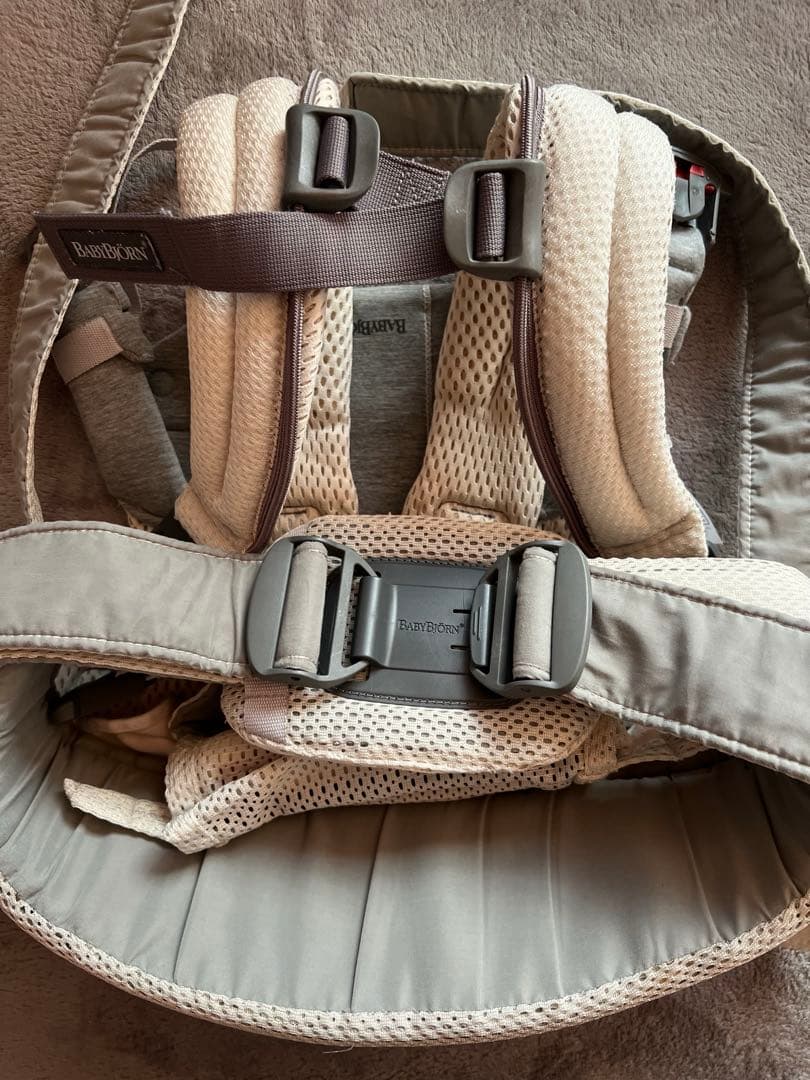 ベビービョルン 抱っこ紐 クリーム　ハーモニー
