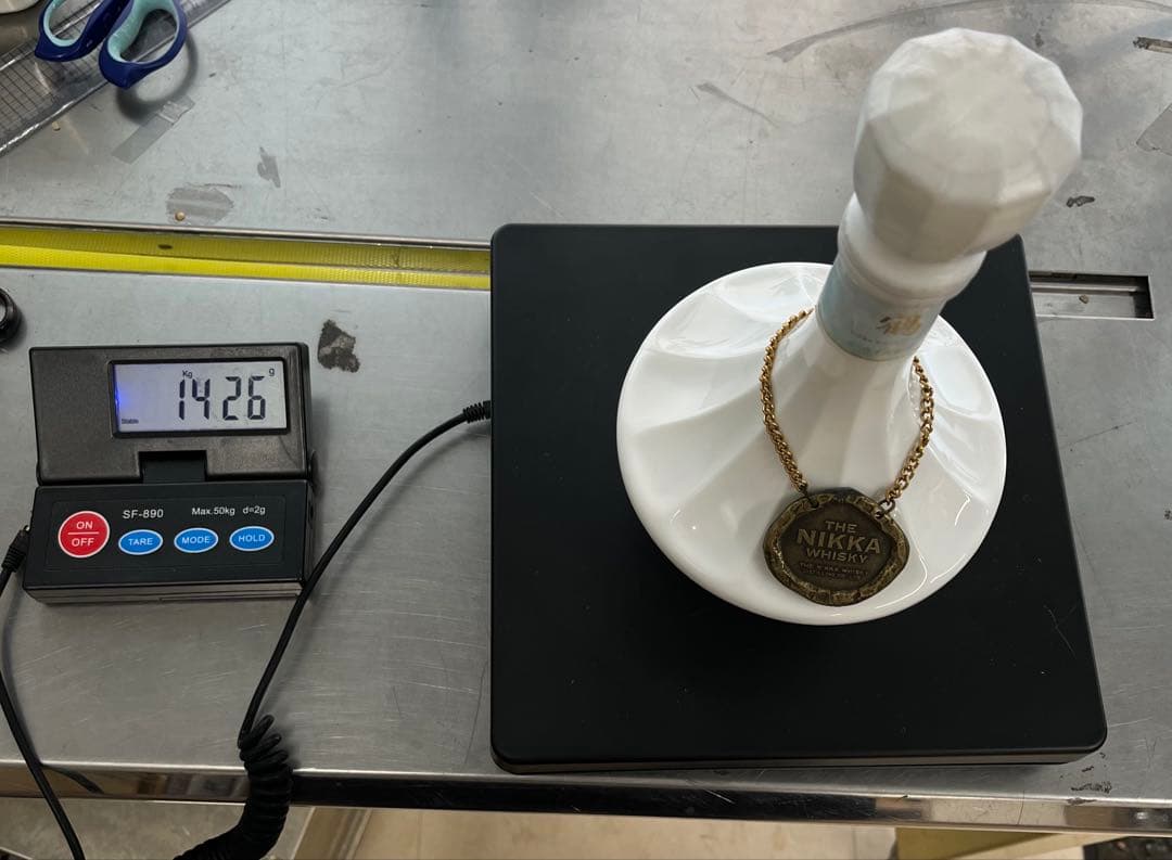 NIKKA 鶴ウイスキー 白陶器ボトル 700ml 43%