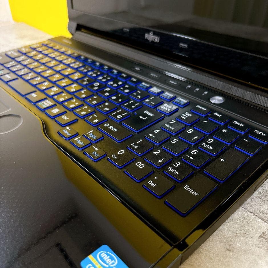 資料作成や動画視聴に❣すぐ使えるノートパソコン 黒 カメラ付き 大容量500GB