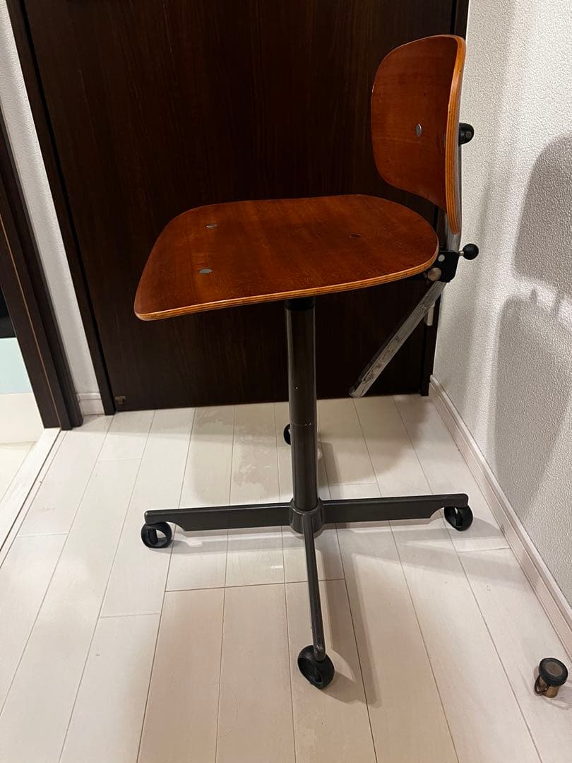 デスクチェア Kevi Chair