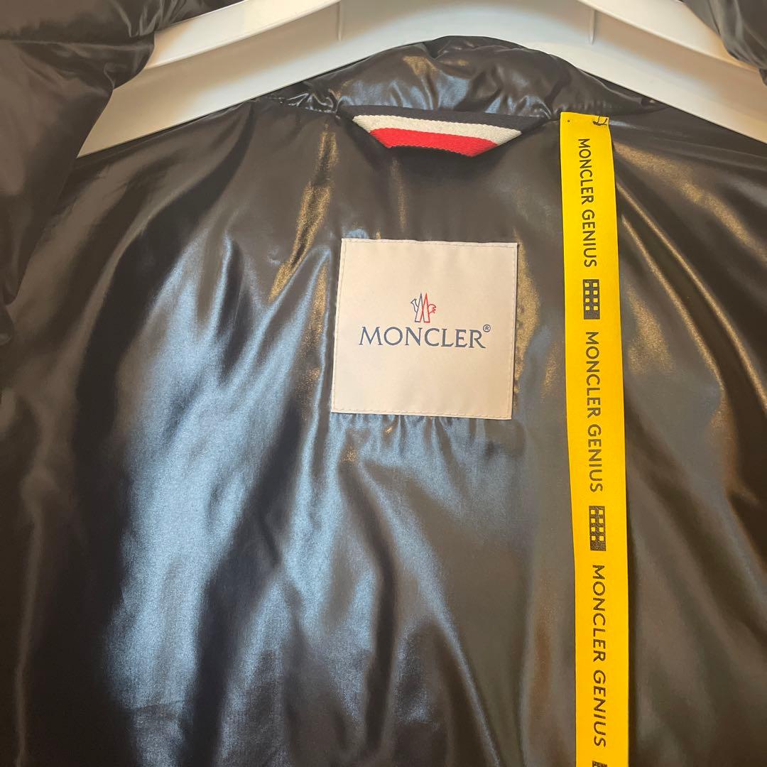 モンクレールジーニアス　ダウンジャケット