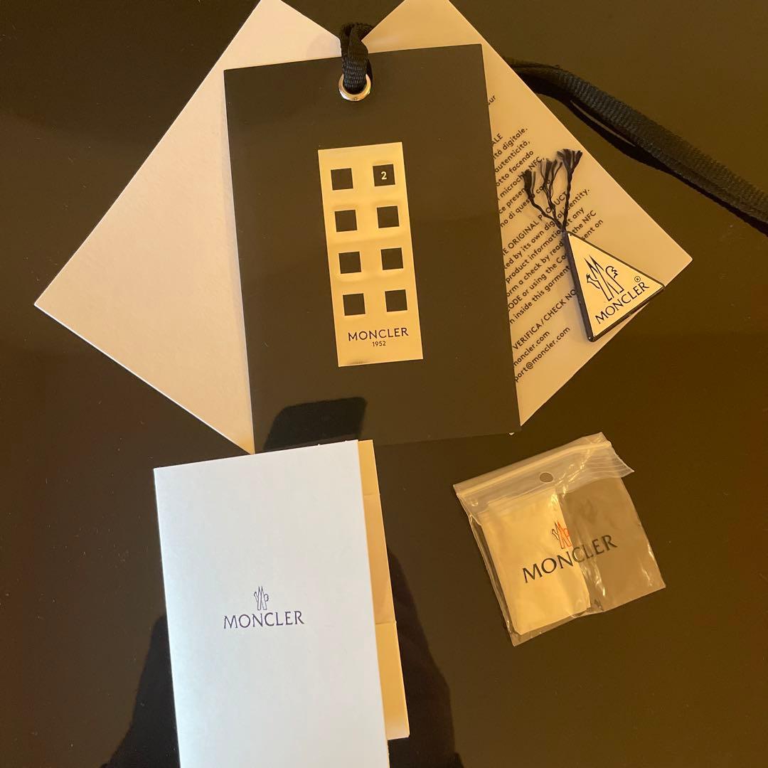 モンクレールジーニアス　ダウンジャケット