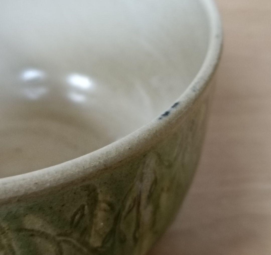 喜多里加作　織部釉茶碗　金彩陶印