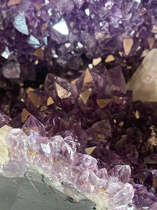 家の御守り　家宝　高さ約37cm 極上ウルグアイアメジストドーム　カルサイト共生