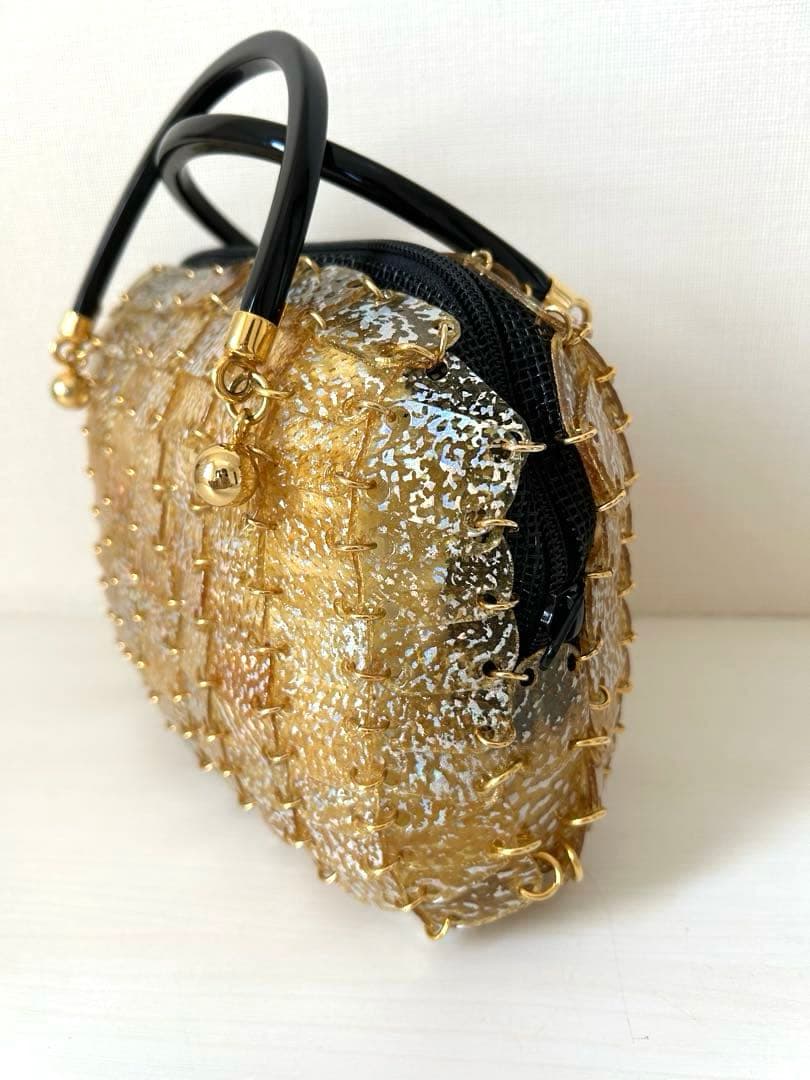 【未使用】ゴールドのハンドバッグ　豚革プレート