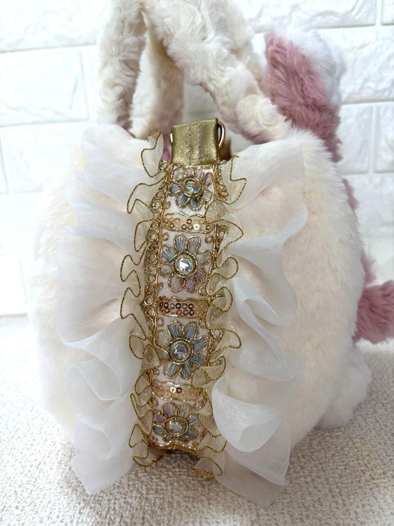 m*e様 コヤンイサムチョン　フリルファーバッグ 白　ピンクうさちゃん