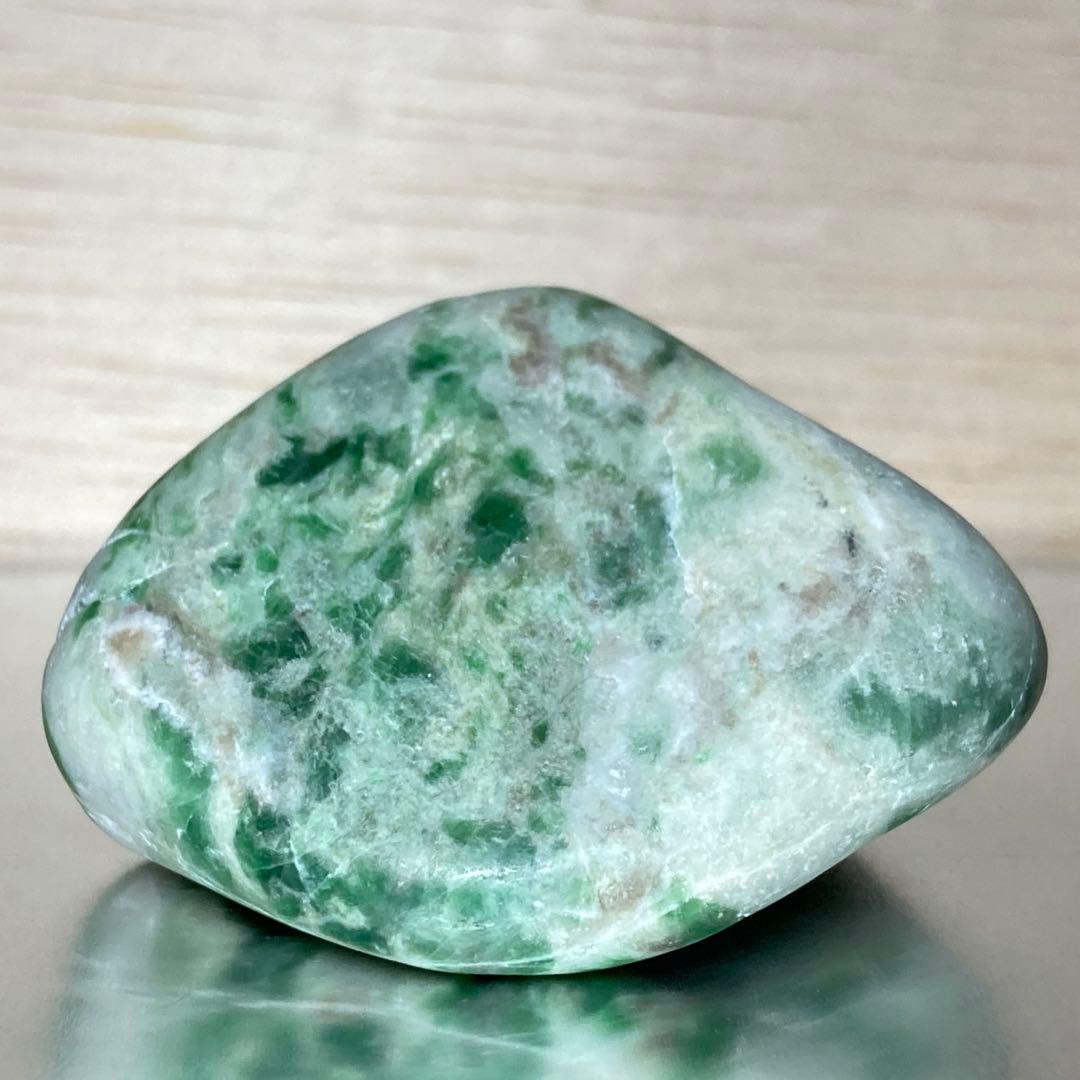 【専用品】　糸魚川翡翠　インペリアルジェダイト　翡翠　原石　93.7ｇ