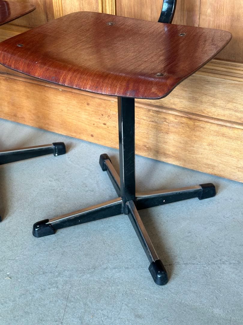 今が買い。値下げしました！ ヨーロッパアンティーク木製2脚セット