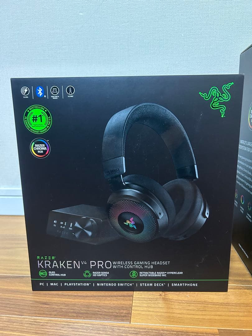 ヘッドホン Razer Kraken V4 Pro & Base Station