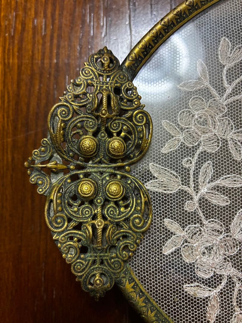 19〜20世紀初頭 英アンティーク 真鍮トレイ プチポアン刺繍 チュールレース