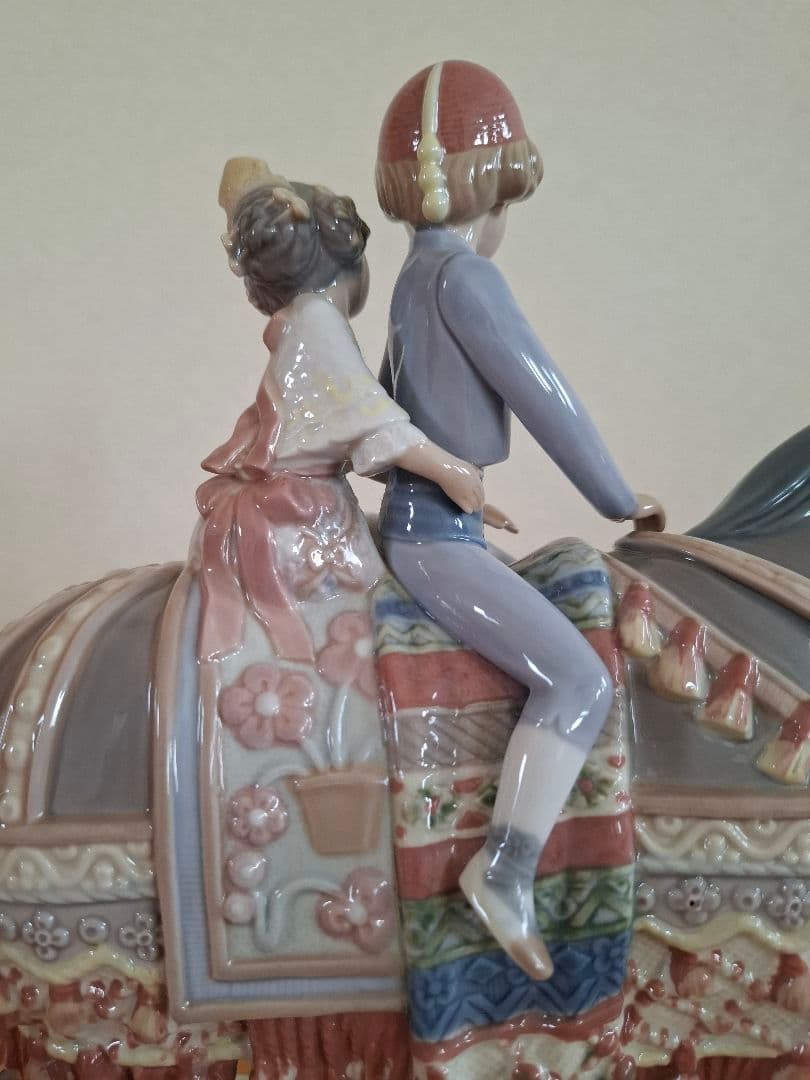 リヤドロ/lladro　サンホセの祭り　少年少女の行進