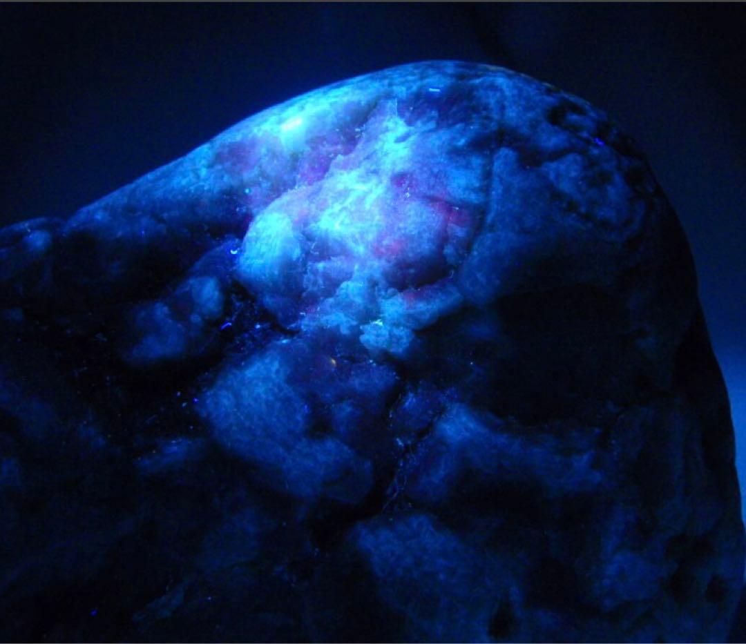 糸魚川コランダム　原石　ひすい　糸魚川翡翠　コン沢　国産鉱物　水石　根付